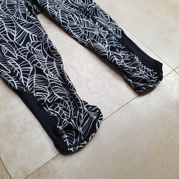 Lululemon Black & White Crop Leggings - Picture 5 of 14